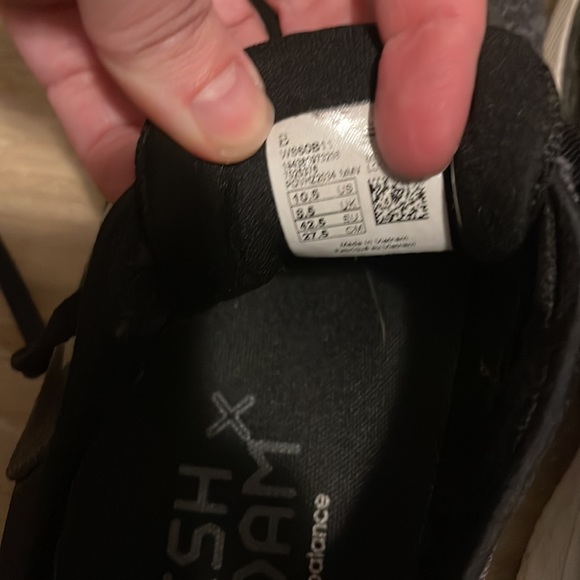 Used New Balance 860  v 11 - Picture 2 of 5